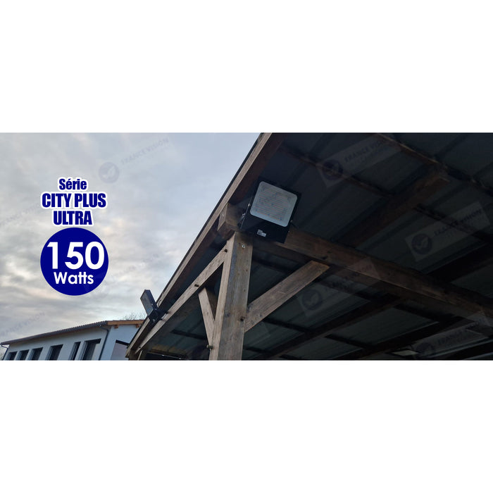 Projecteur LED CCT (Couleur Changeante en Température) - Série CITY PLUS ULTRA - 150 Watts - 25 500 Lumens - 170 Lumens/Watt - Angle 120° - IP66 - IK08 - 35 x 31 x 5 cm - Support ajustable 270° - Câble 50cm - Garantie 5 ans