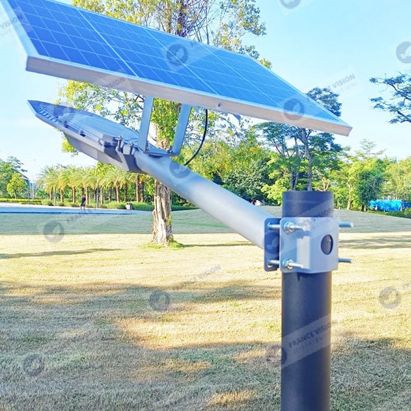 Lampe de rue solaire - Série INTERSTELLAR ULTRA - 400 Watts - 3100 Lumens - Angle 150x70° - IP65 - Lampe 62 x 30 x 8 cm - Panneau 63 x 35 cm - Controleur intelligent - Avec télecommande - Capteur PIR - 6000k - Support inclus - Capteur crépusculaire