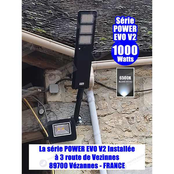Lampe de rue solaire - Série POWER EVO V2 - 400 Watts - 1800 Lumens - IP65 - Angle 130x75° - 57 x 20 x 9 cm - Panneau MONOCRISTALLIN - Structure en ALUMINIUM - Mode détection sans veille (0-100% - 1 minute) - Télécommande - 6500K