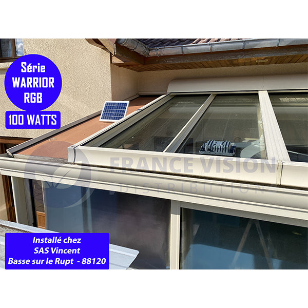 Projecteur LED solaire - Série WARRIOR RGBW (Multicolores + Blanc) - 800 Watts - Angle 120° - Lampe 38,5 x 30,3 x 8cm - IP67 - Avec télécommande - Avec capteur crépusculaire - Bluetooth - Rythme musical