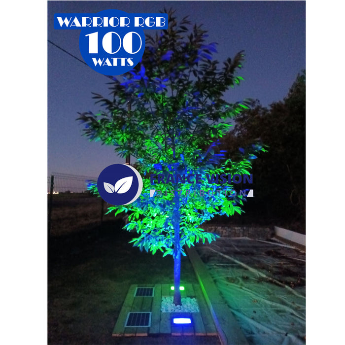 Projecteur LED solaire - Série WARRIOR RGBW (Multicolores + Blanc) - 300 Watts - Angle 120° - Lampe 34 x 27 x 8 cm - Panneau solaire 58 x 35 cm - IP67 - Avec télécommande - Avec capteur crépusculaire - Bluetooth - Rythme musical